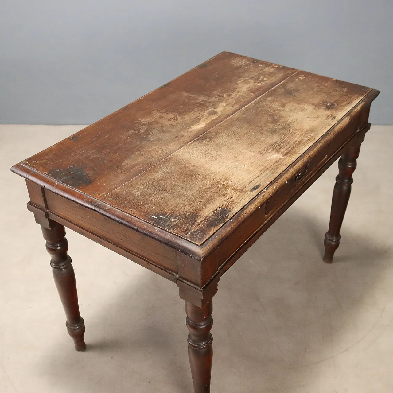 Walnut writing desk with turned legs, 19th century 9