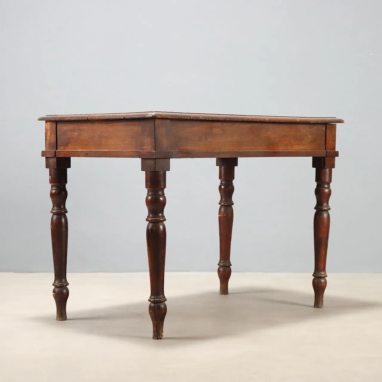 Walnut writing desk with turned legs, 19th century 10