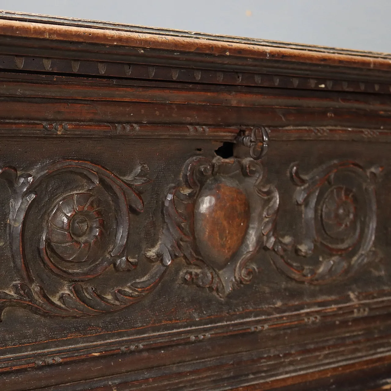 Baroque chest, early 18th century 8