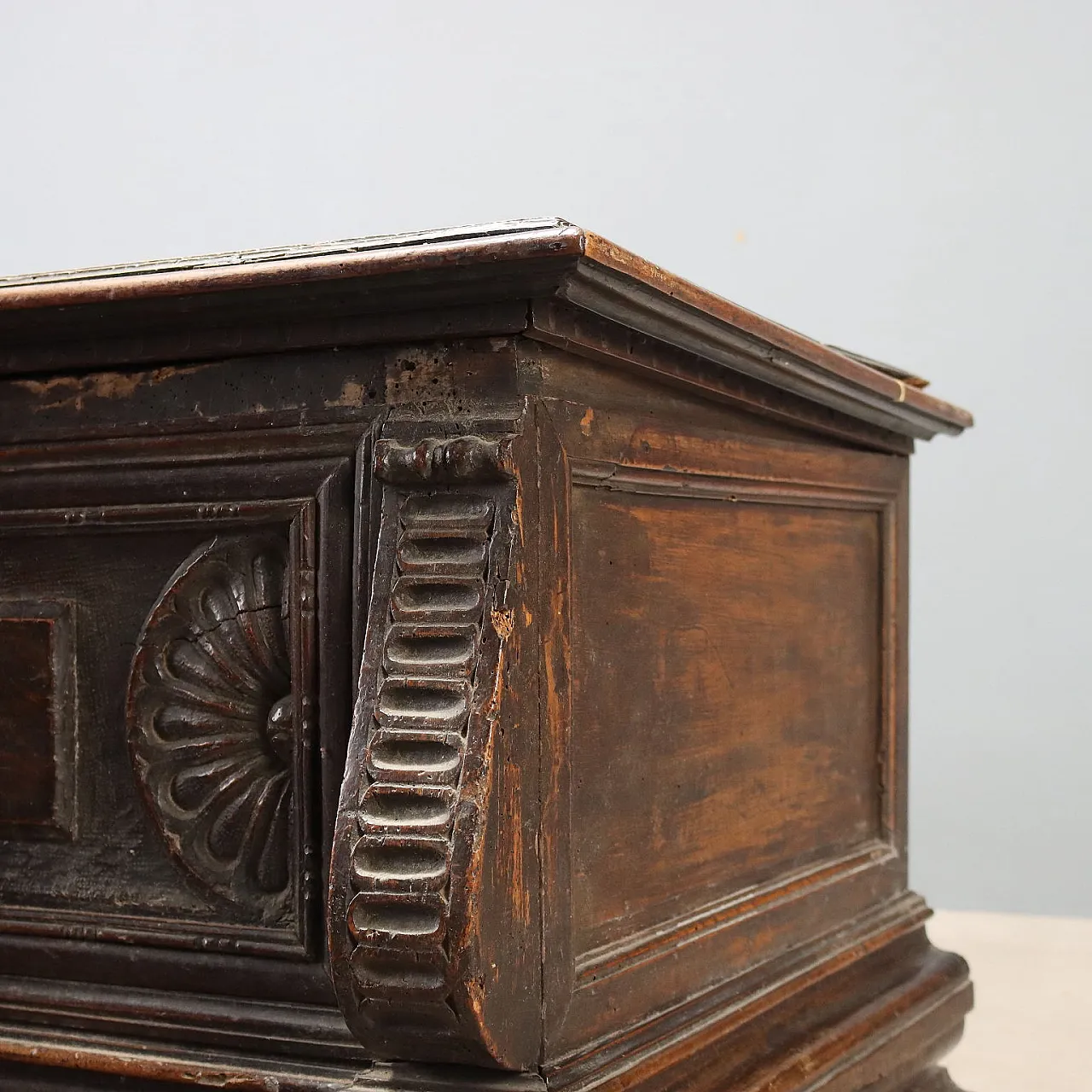 Baroque chest, early 18th century 10