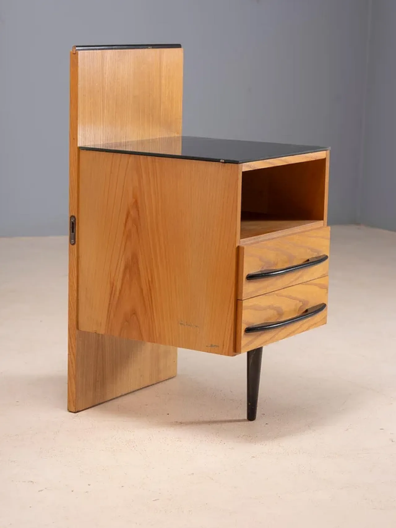 Coppia di comodini di Mojmir Požar in legno e vetro, anni '60 5