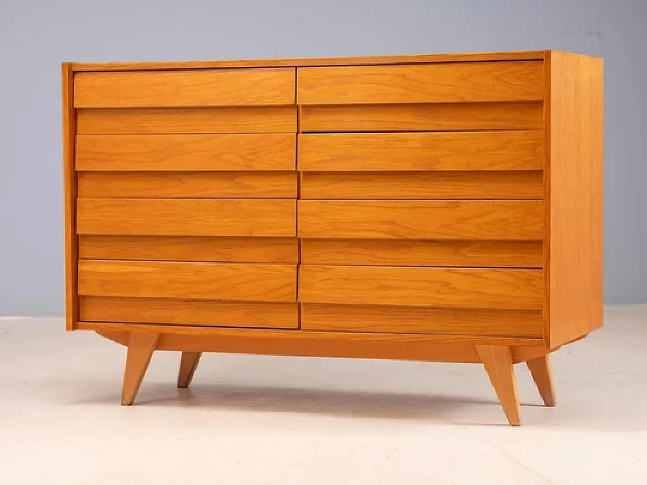 Cassettiera in rovere U-453 di Jiří Jiroutek, anni '60 2