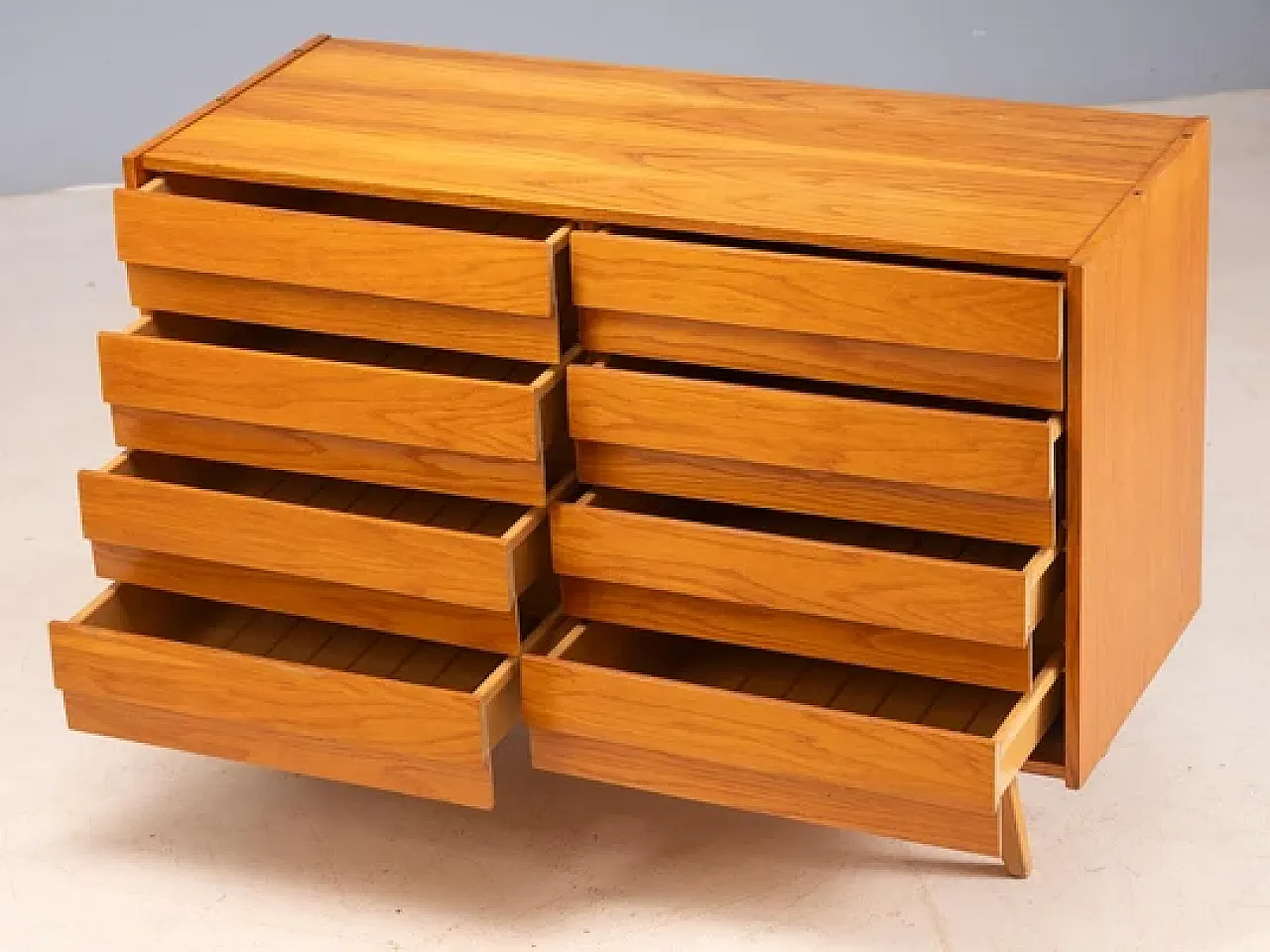 Cassettiera in rovere U-453 di Jiří Jiroutek, anni '60 4