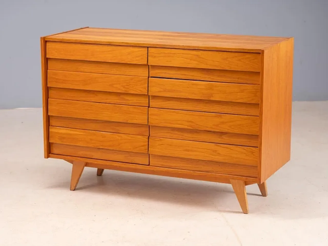 Cassettiera in rovere U-453 di Jiří Jiroutek, anni '60 7