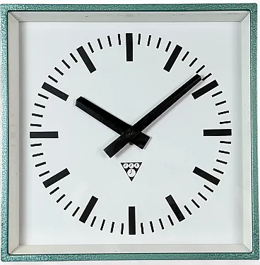 Orologio da parete quadrato industriale verde di Pragotron, anni '70
