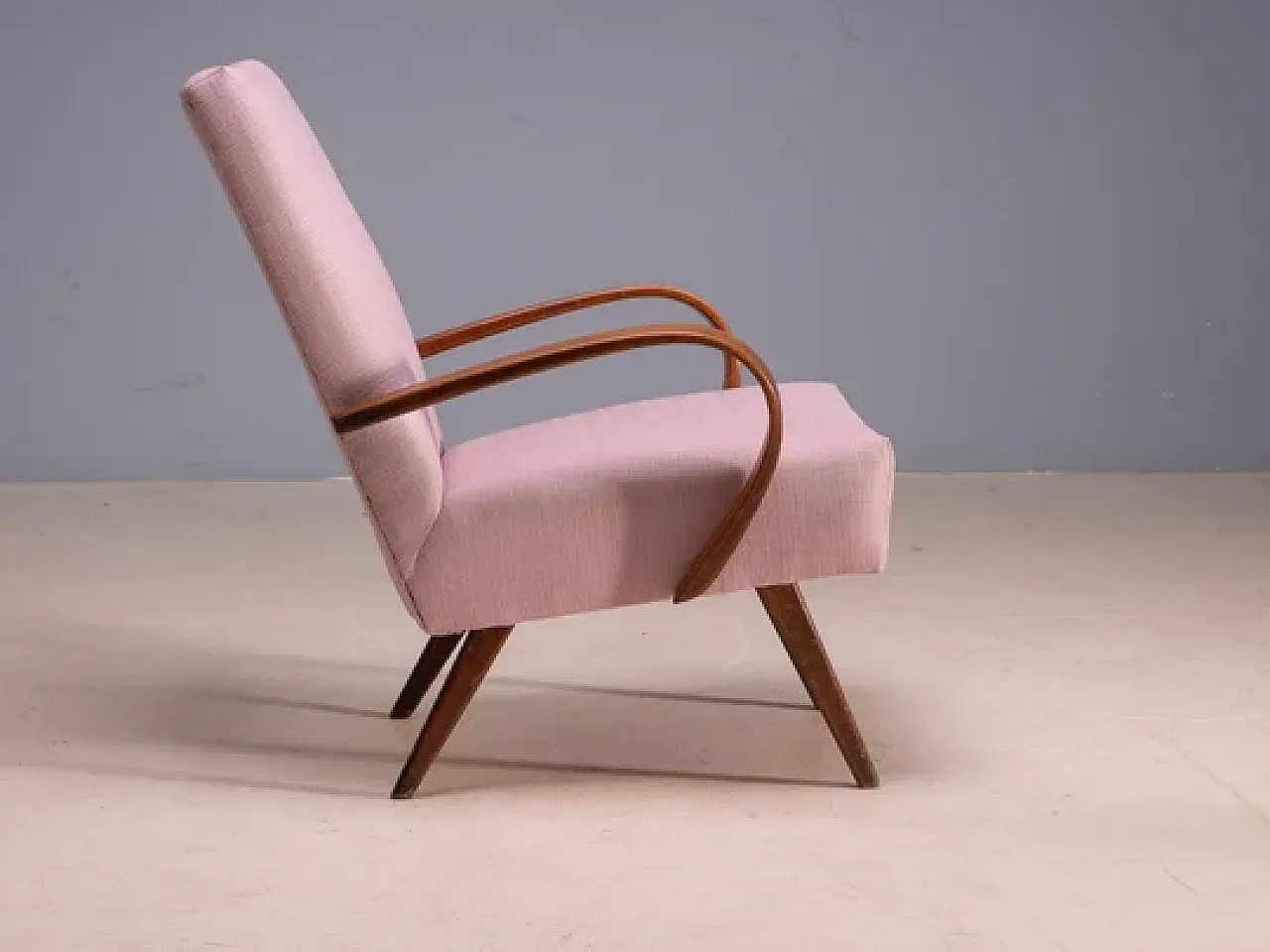 Coppia di poltrone in legno curvato di Jaroslav Šmídek, metà '900 4