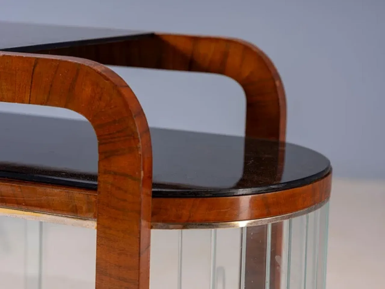 Vetrina con cornice curva in legno e porte in vetro, metà '900 8