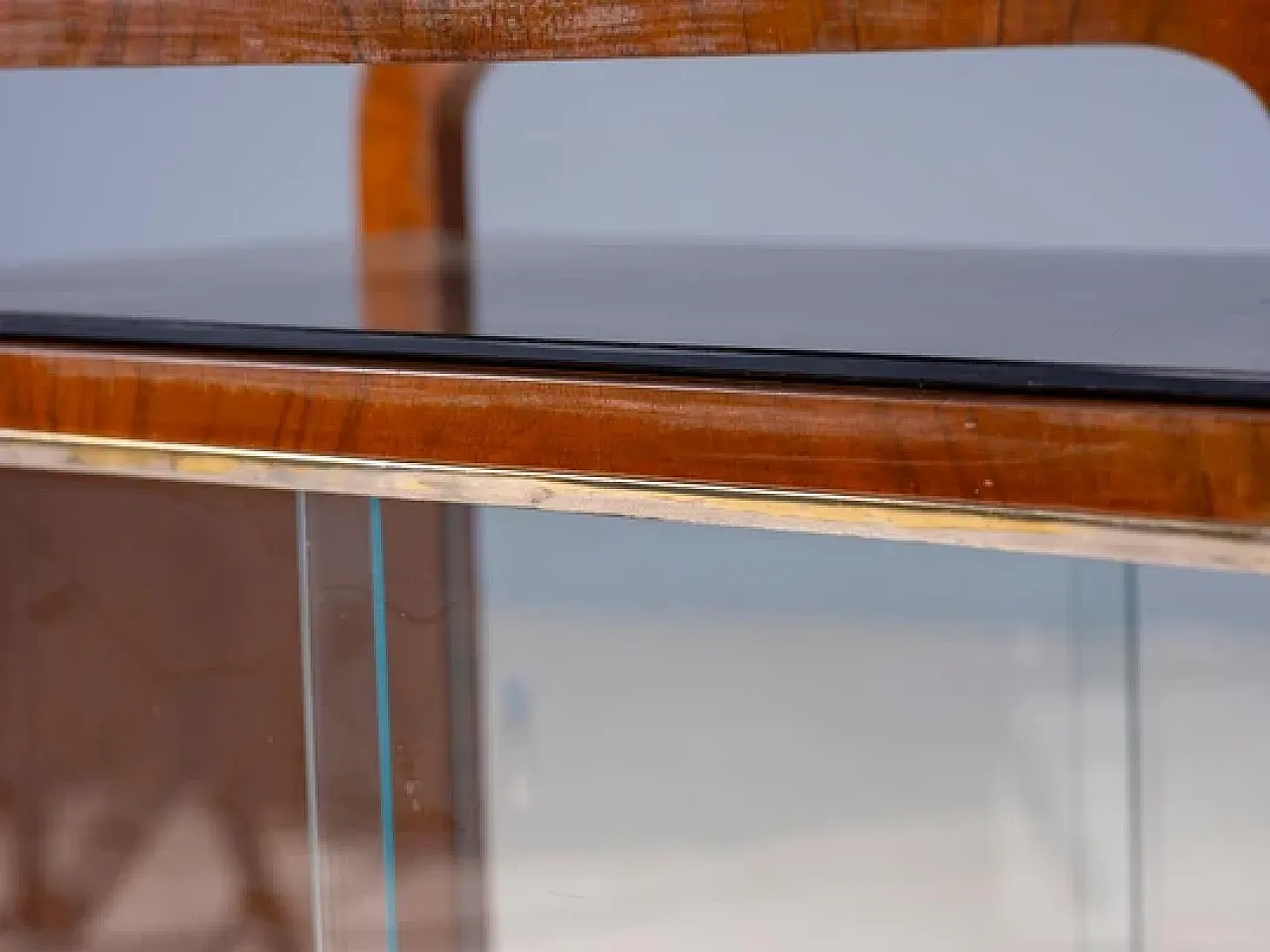 Vetrina con cornice curva in legno e porte in vetro, metà '900 9
