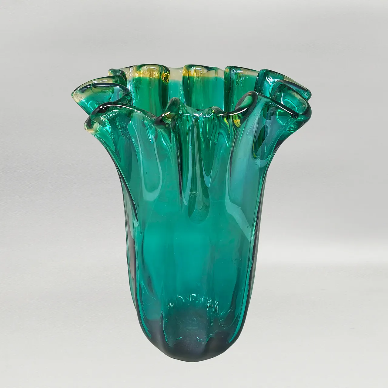 Michielotto emerald green Fazzoletto Murano glass vase, 1970s 2