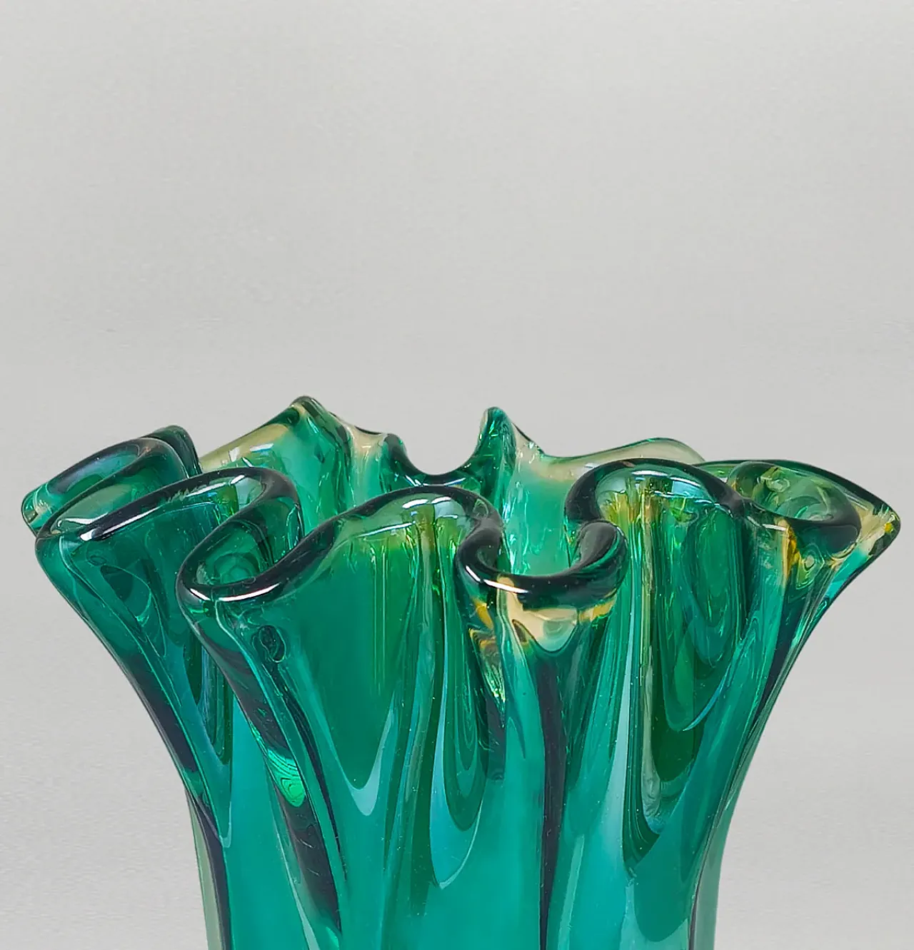 Michielotto emerald green Fazzoletto Murano glass vase, 1970s 4
