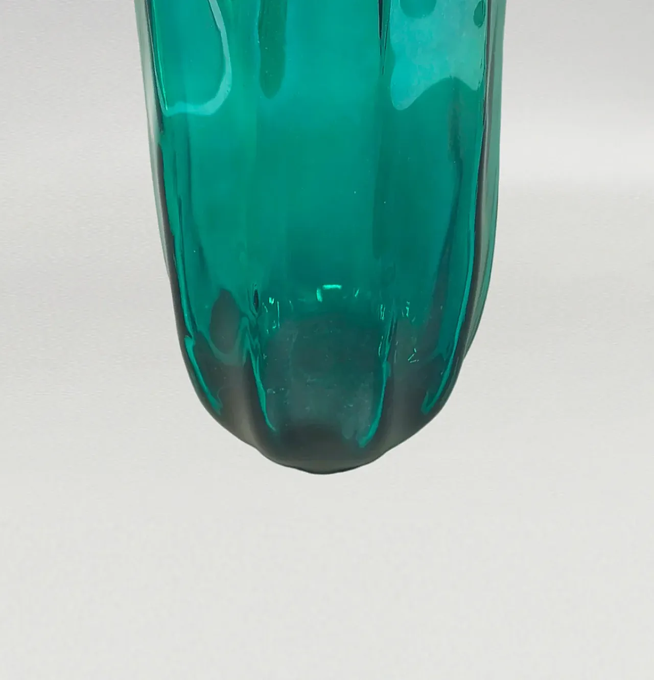 Michielotto emerald green Fazzoletto Murano glass vase, 1970s 5