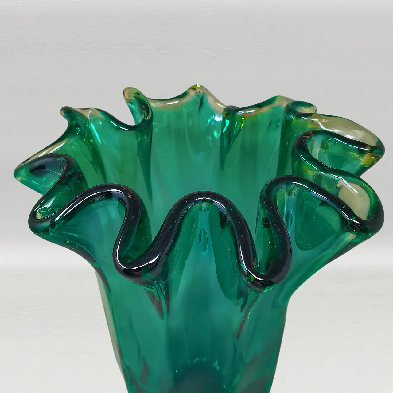 Michielotto emerald green Fazzoletto Murano glass vase, 1970s 6