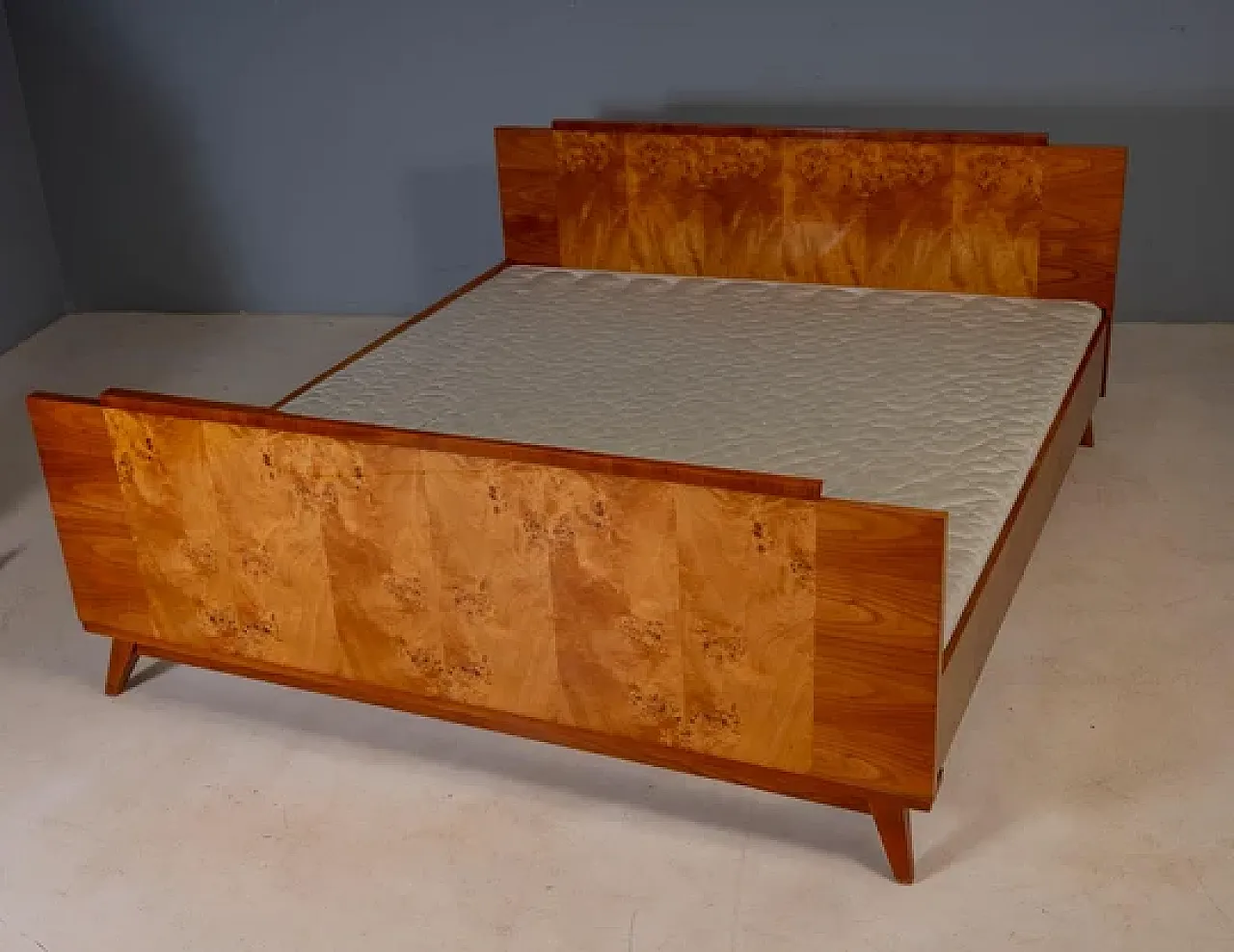 Bed with 2 nightstands with burl veneer, mid-20th century 4