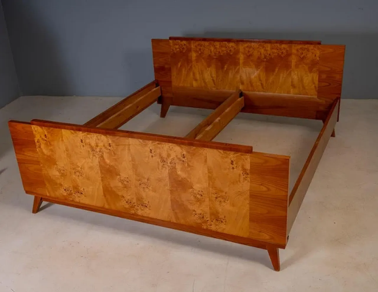 Bed with 2 nightstands with burl veneer, mid-20th century 5