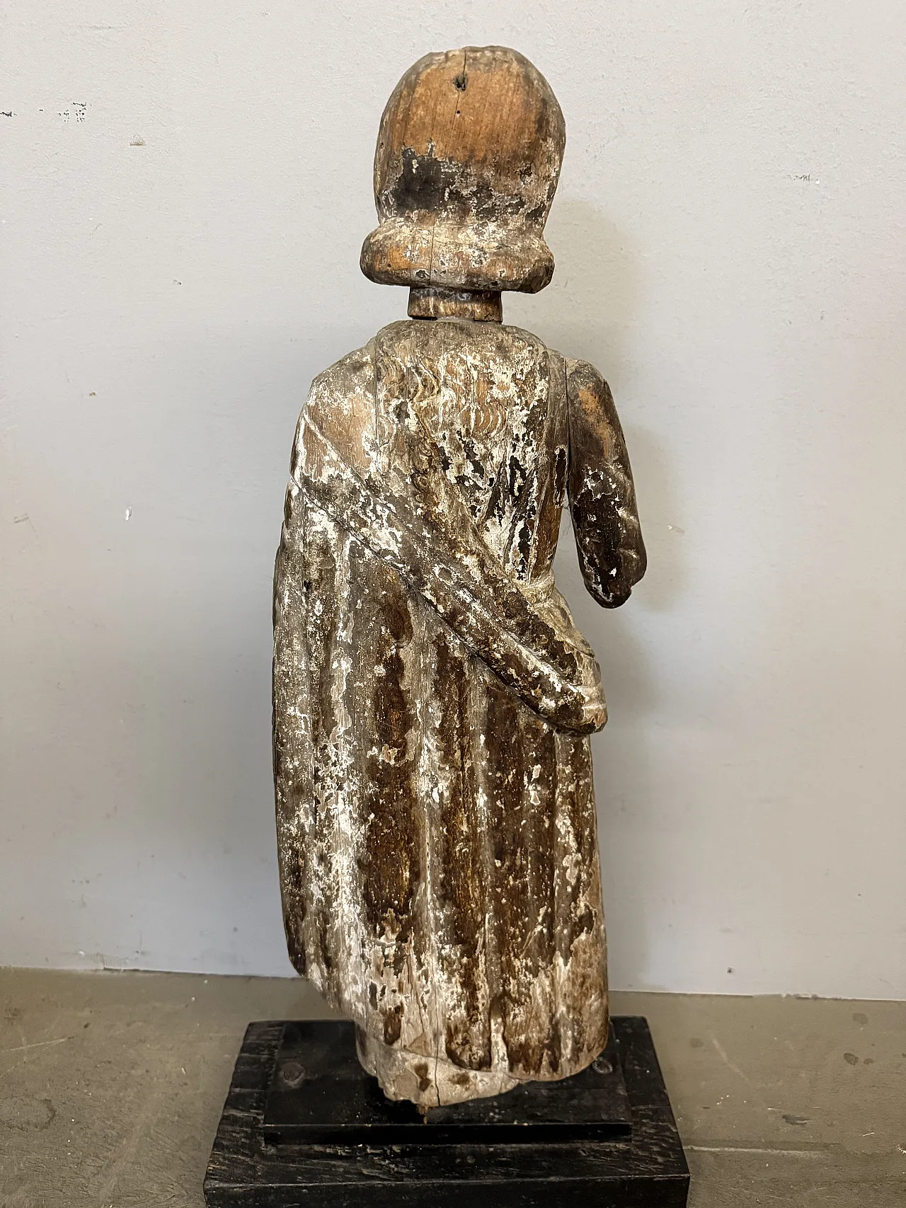 Antique wooden sculpture of Saint Joseph, 17th century, 71x32x14cm. 9