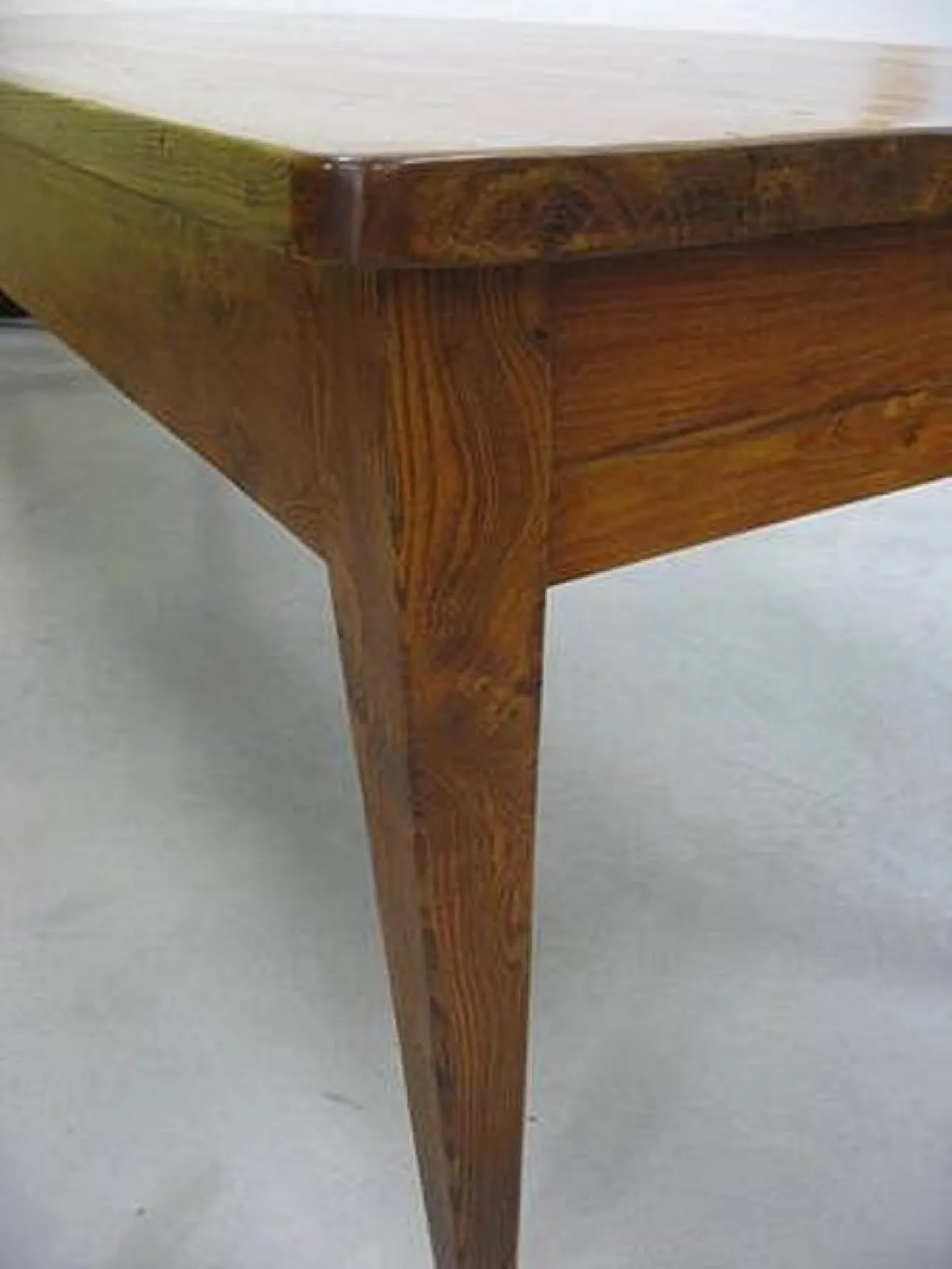Tavolo rettangolare antico in olmo massello. Italia, inizio 1800. 3