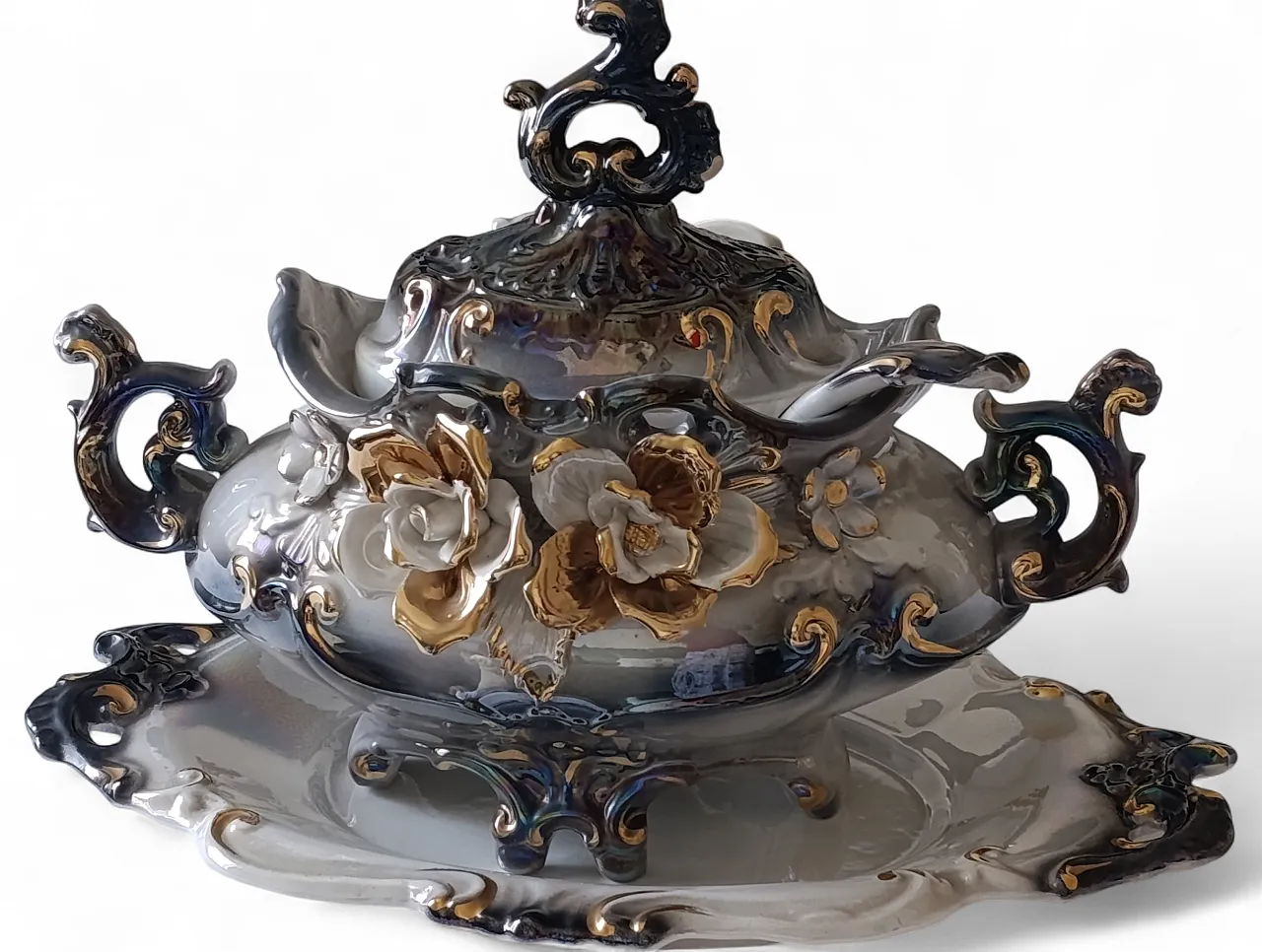 Zuppiera decorata con coperchio e sottopiatto 18