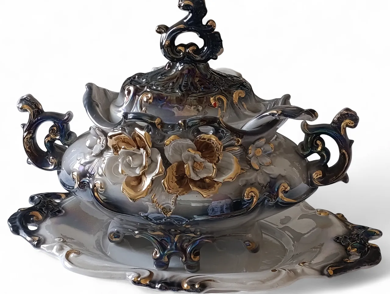 Zuppiera decorata con coperchio e sottopiatto 19