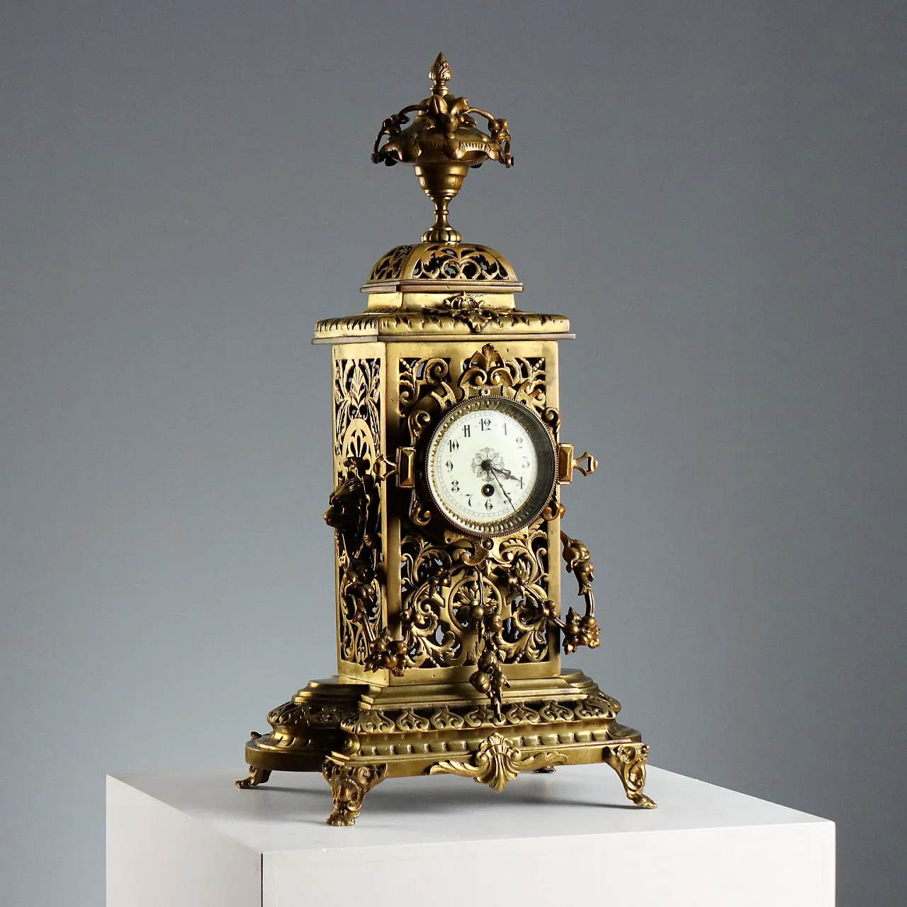 Bronze table clock, 19th century 1