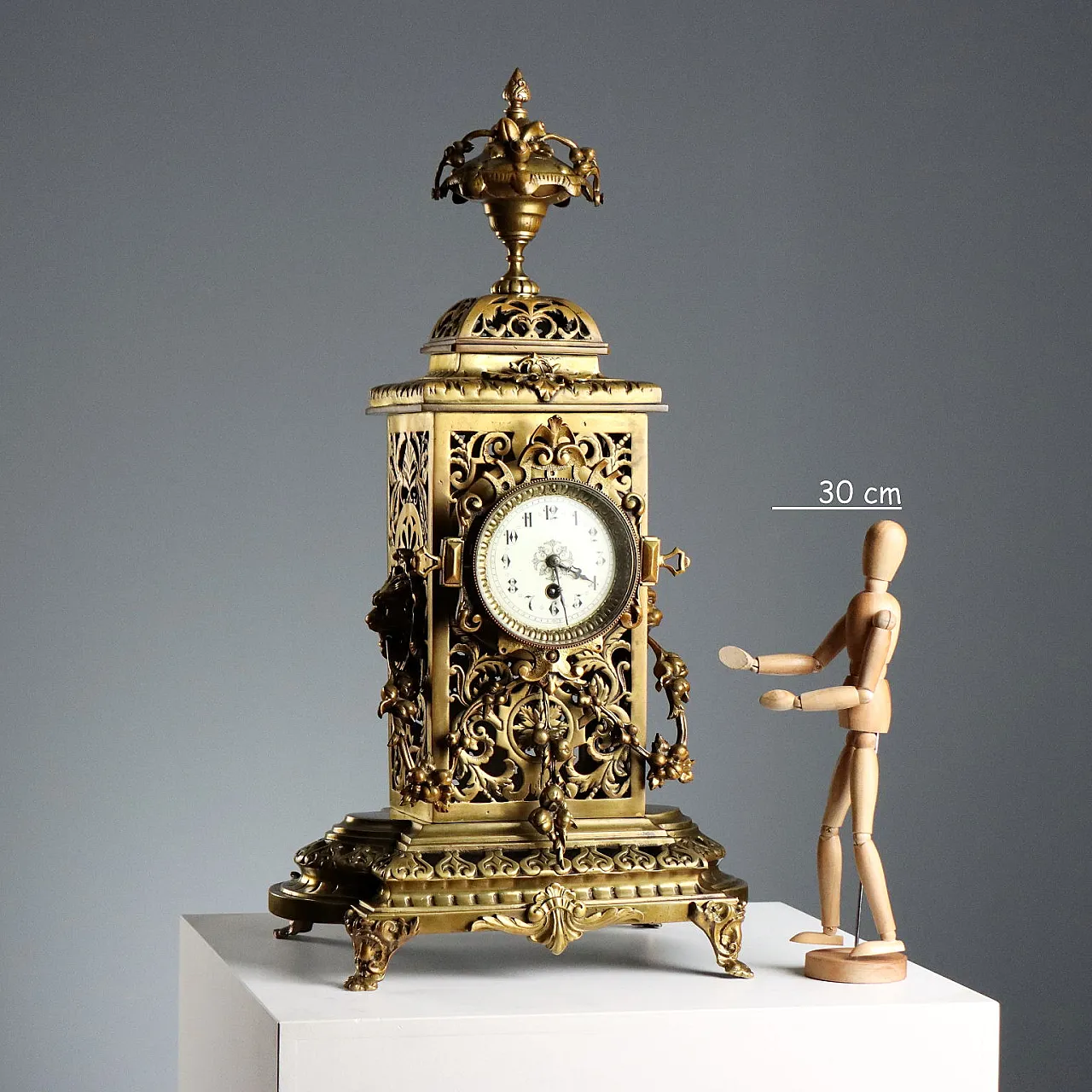 Bronze table clock, 19th century 2