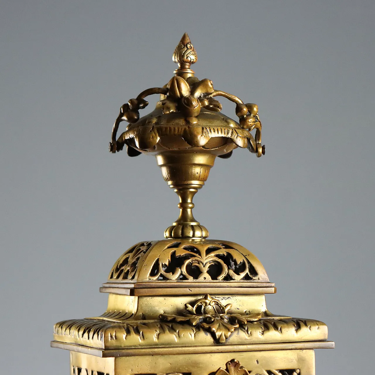 Bronze table clock, 19th century 3