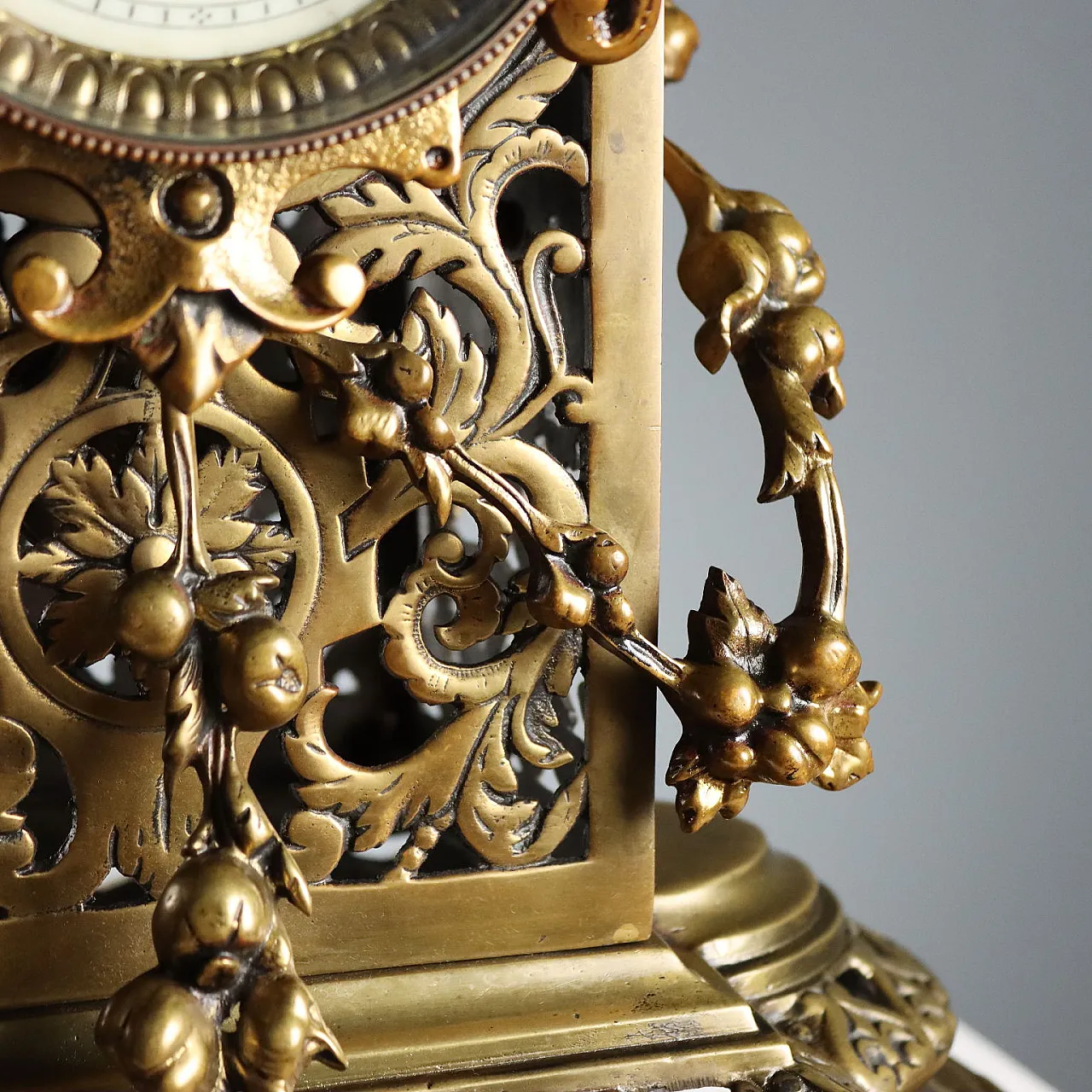 Bronze table clock, 19th century 6