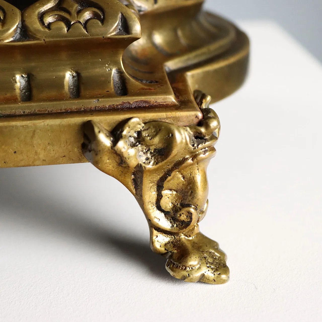 Bronze table clock, 19th century 9