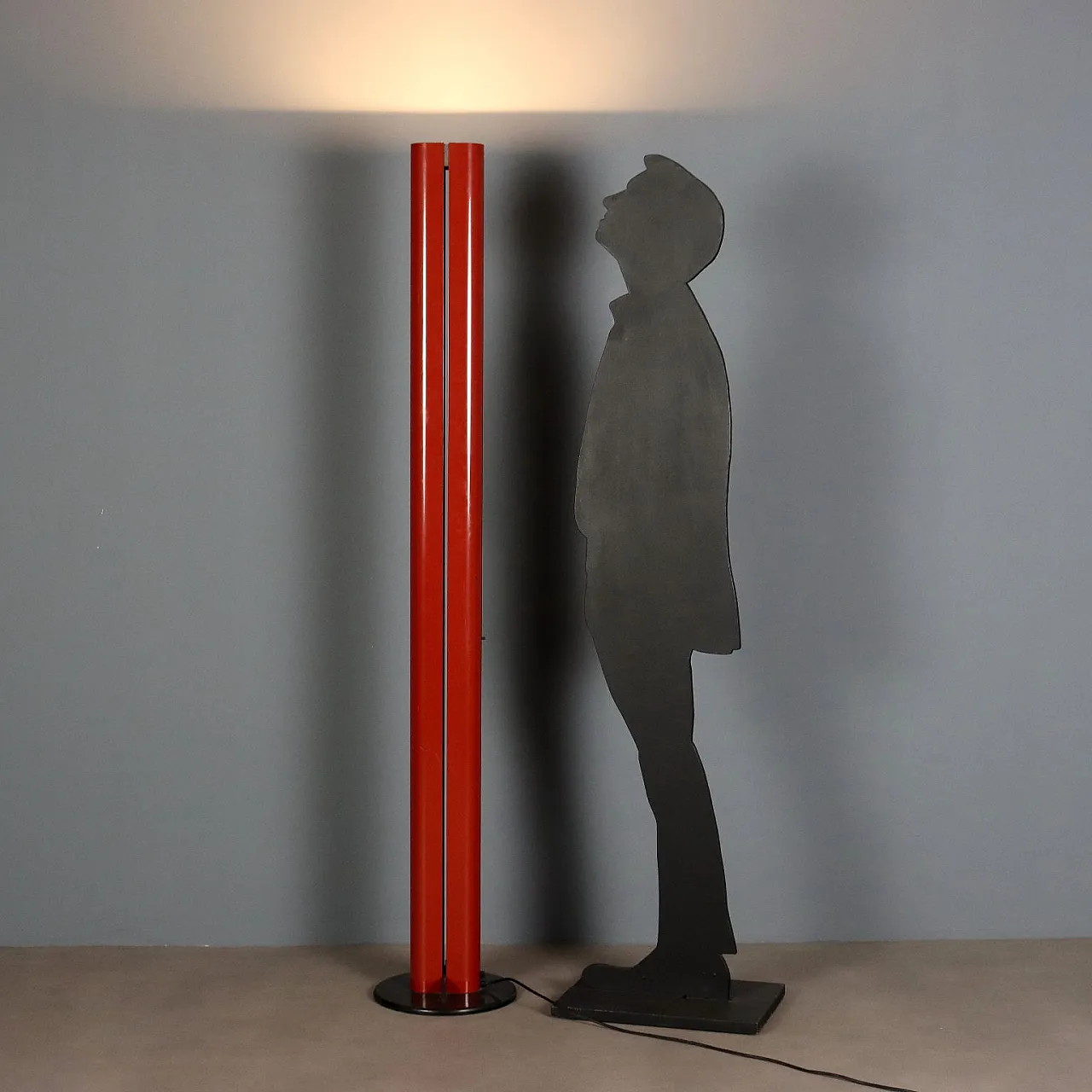 Lampada Megaron rossa di Artemide, '900 3
