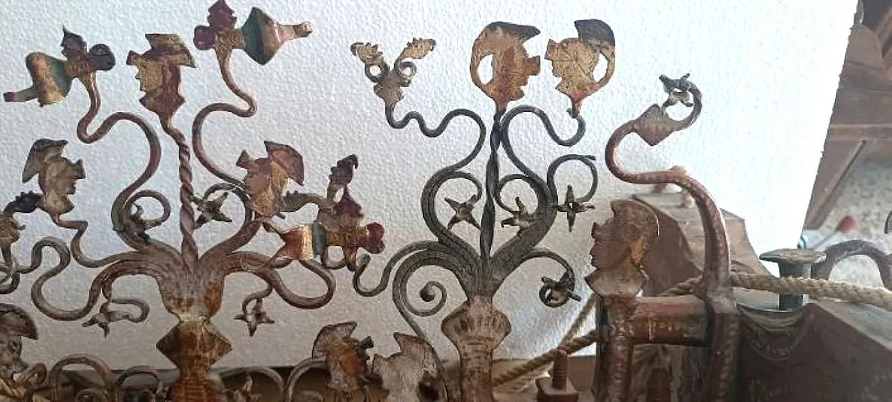 Sicilian wagon element transformed into a chandelier, 20th century 2