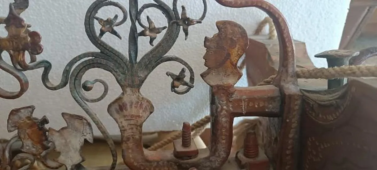 Sicilian wagon element transformed into a chandelier, 20th century 10