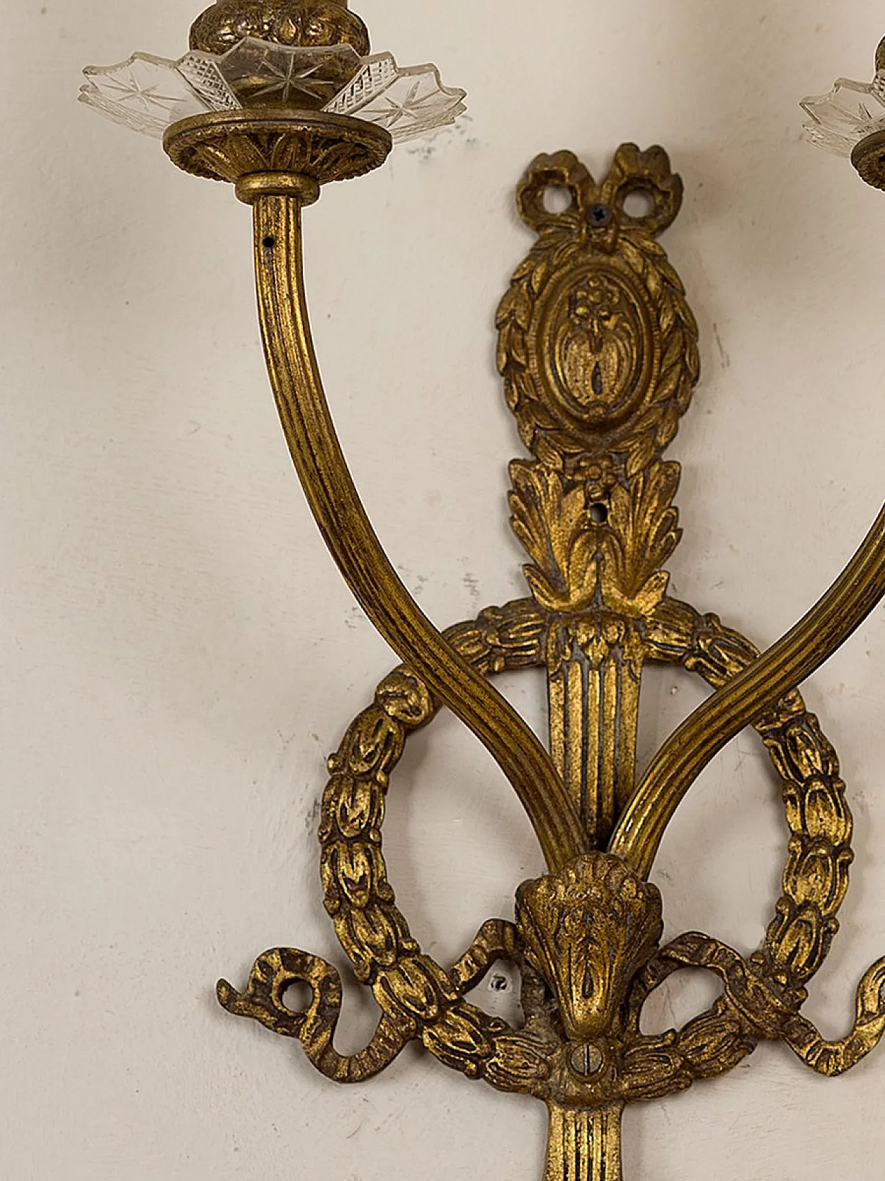 Pair of Empire-style wall lamps in hand-chiseled brass, 1920s 6