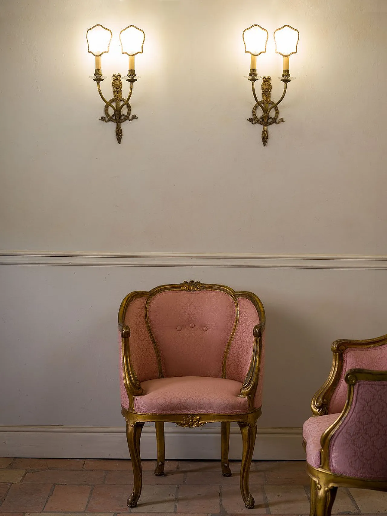 Pair of Empire-style wall lamps in hand-chiseled brass, 1920s 9