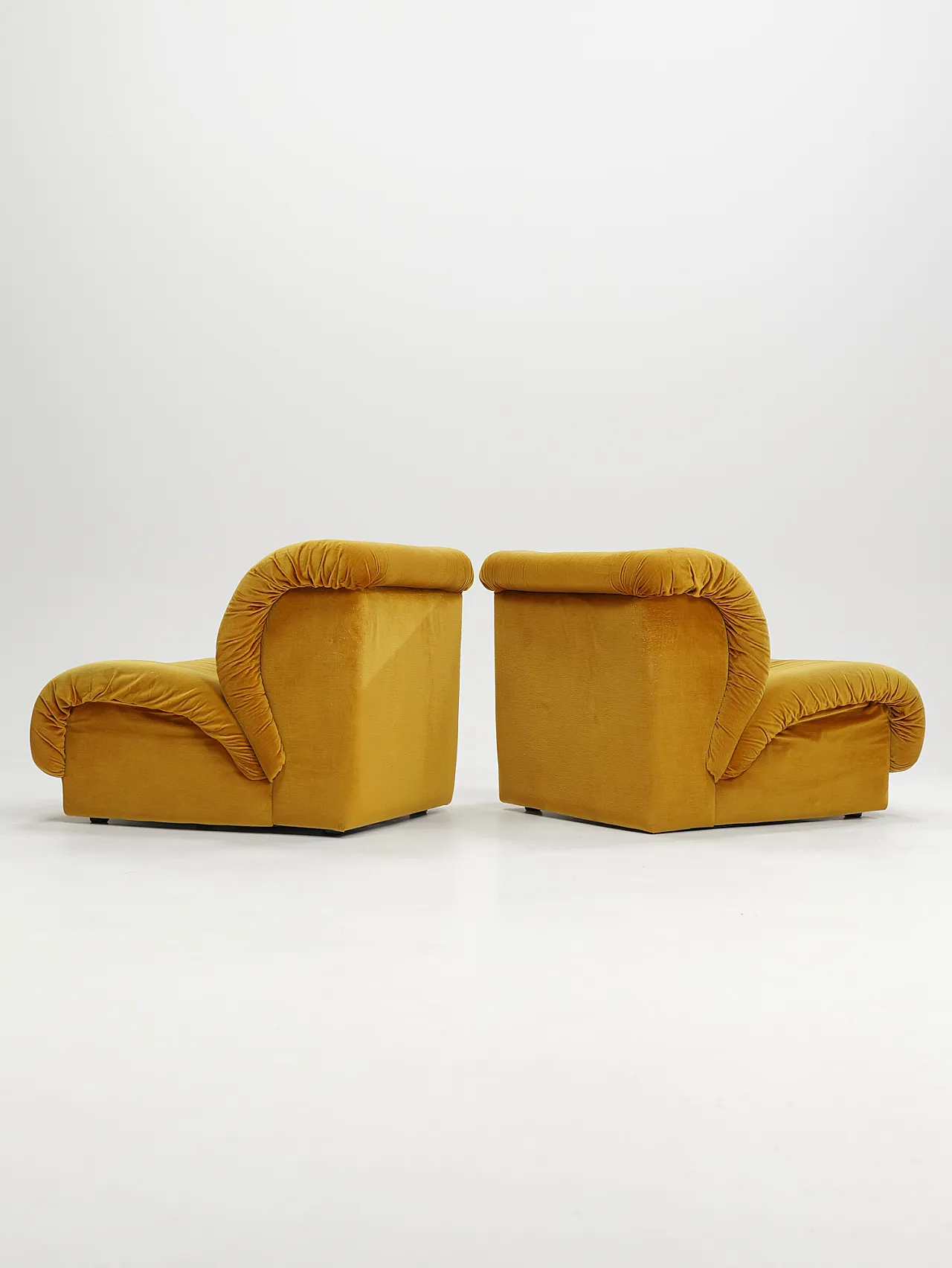 Coppia di poltrone Doimo Salotti, anni '70 11