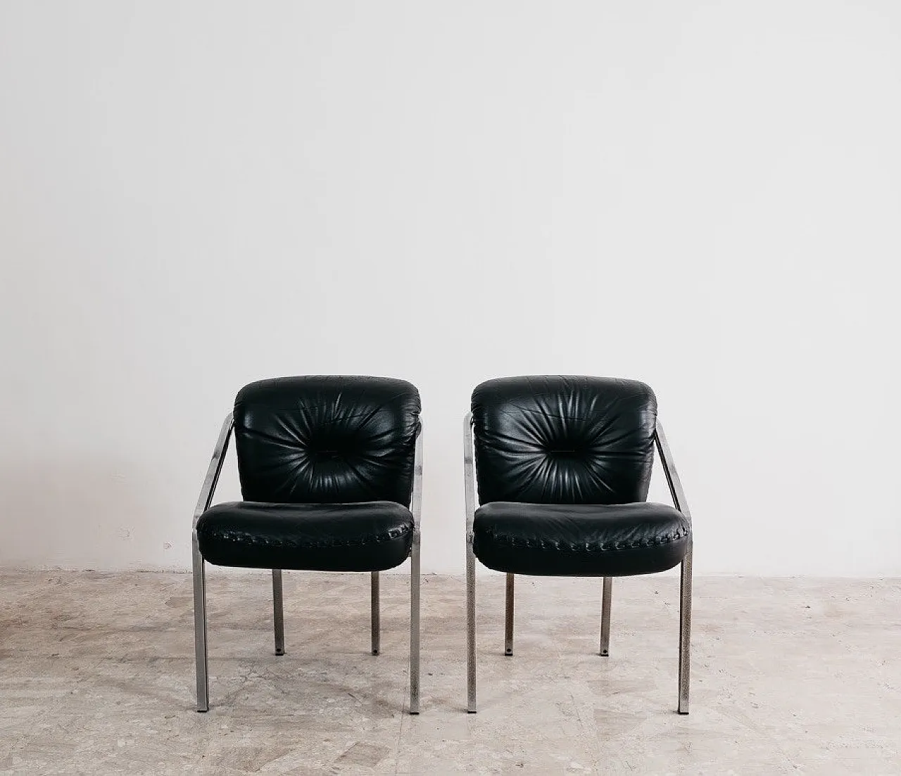4 Armchairs by Mobil Girgi  in Steel and Leather, 1950s 5