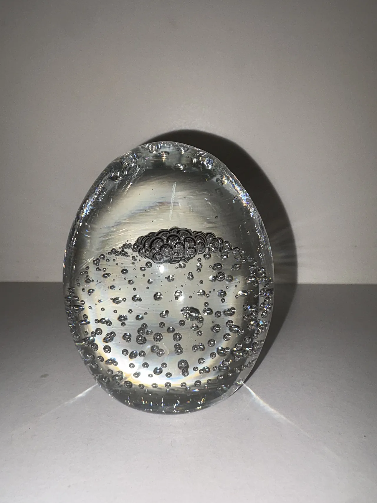 Egg-shaped paperweight 1