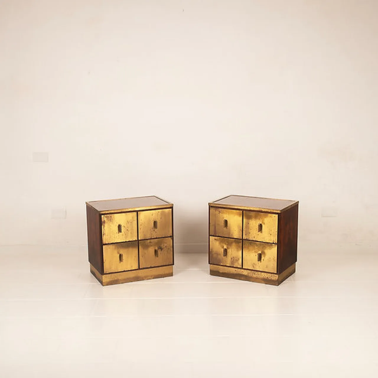 Aldo Frigerio walnut burl and brass nightstands, 1970s 1