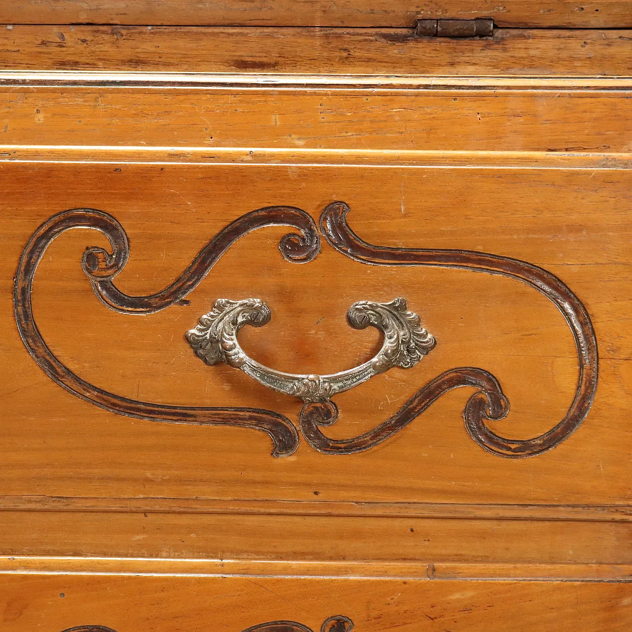 Walnut drop-leaf cabinet, 18th century 9