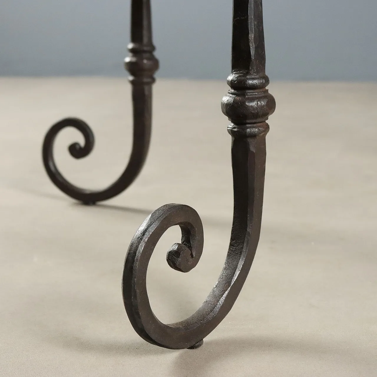 Wrought iron and marble coffee table, early 20th century 10