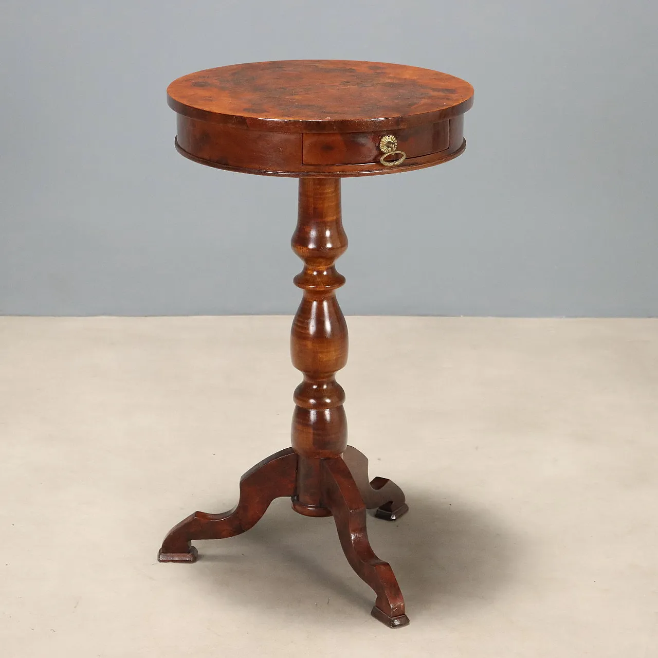 Walnut burl center table, 20th century 1