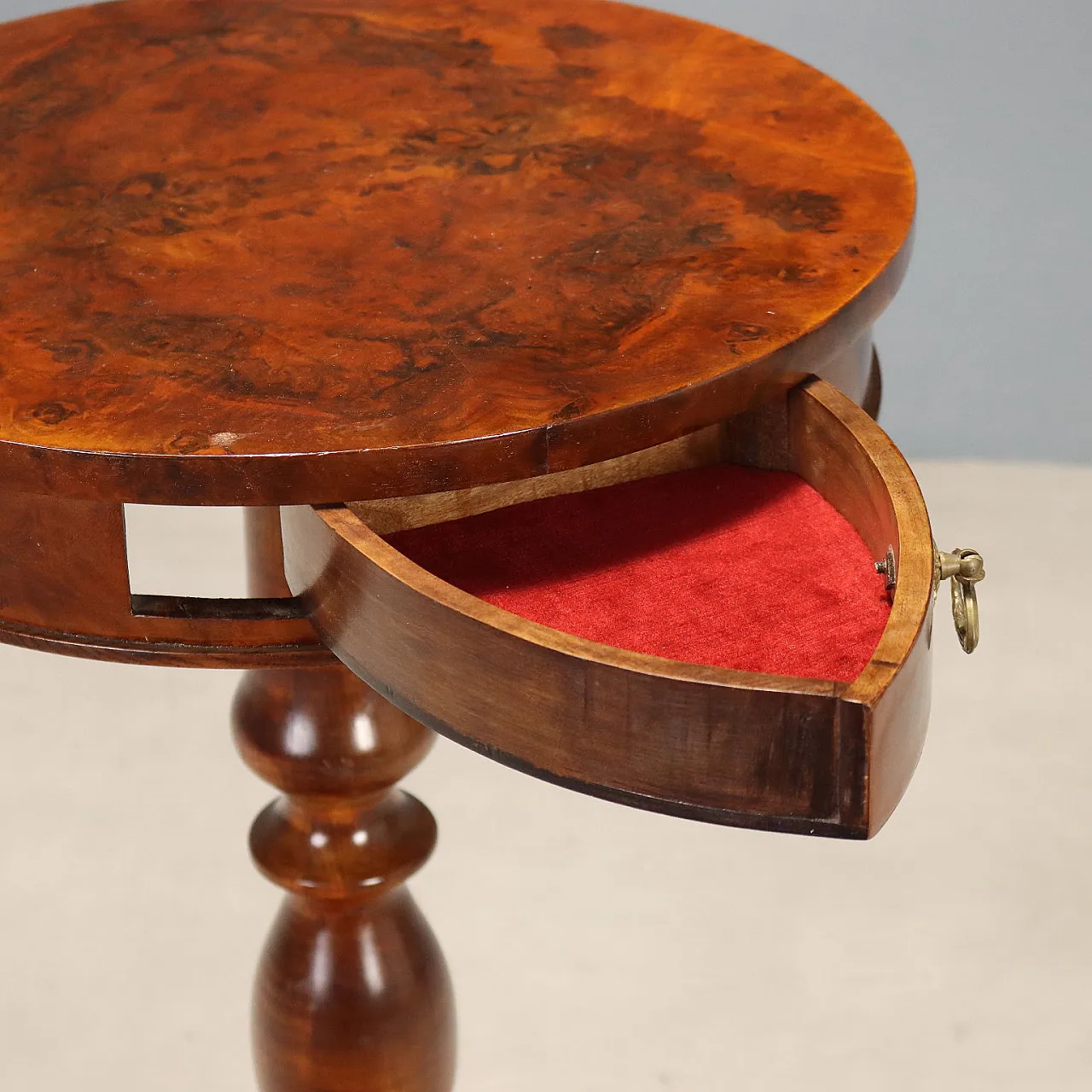 Walnut burl center table, 20th century 3