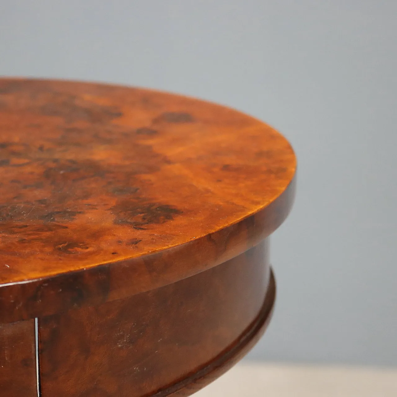 Walnut burl center table, 20th century 4