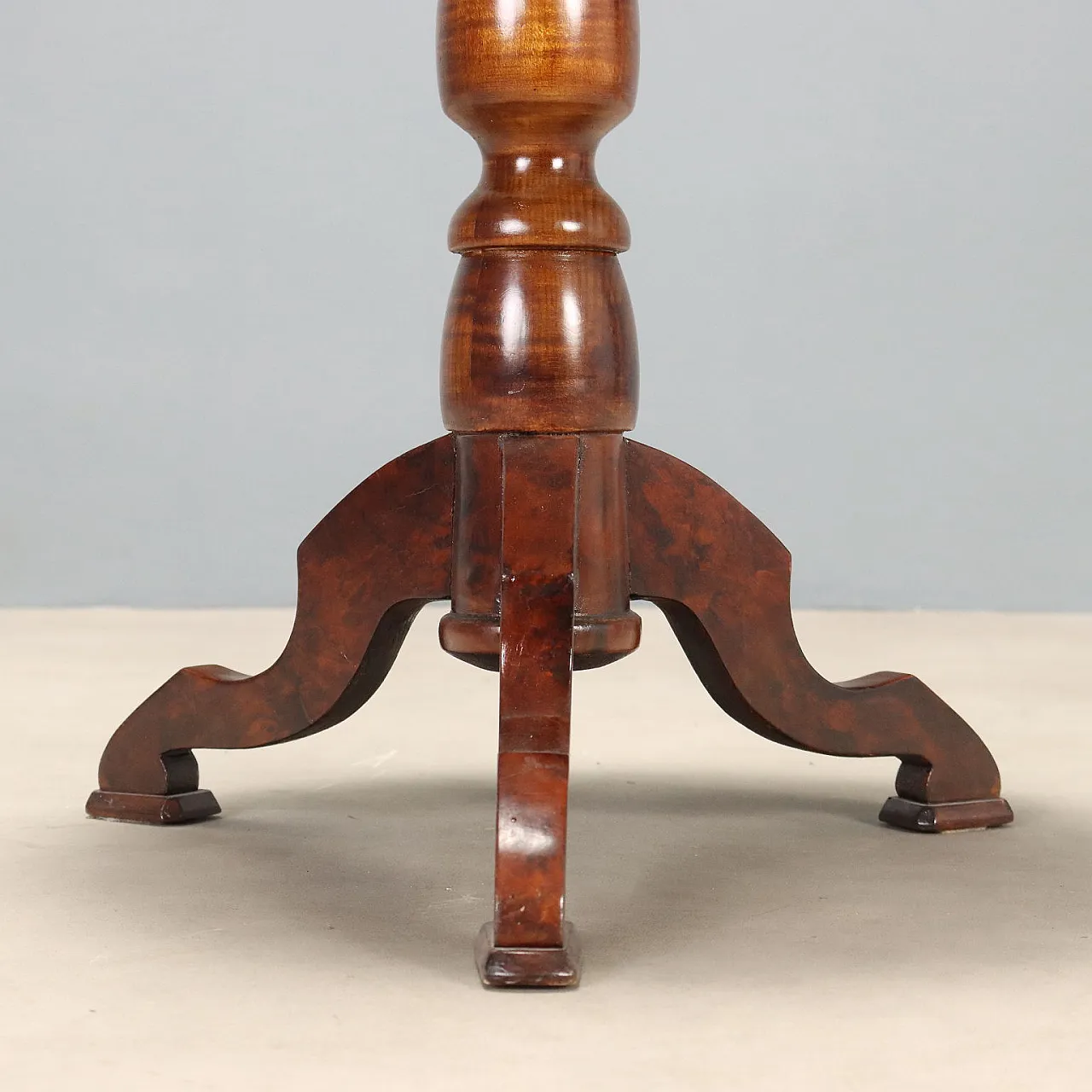 Walnut burl center table, 20th century 7