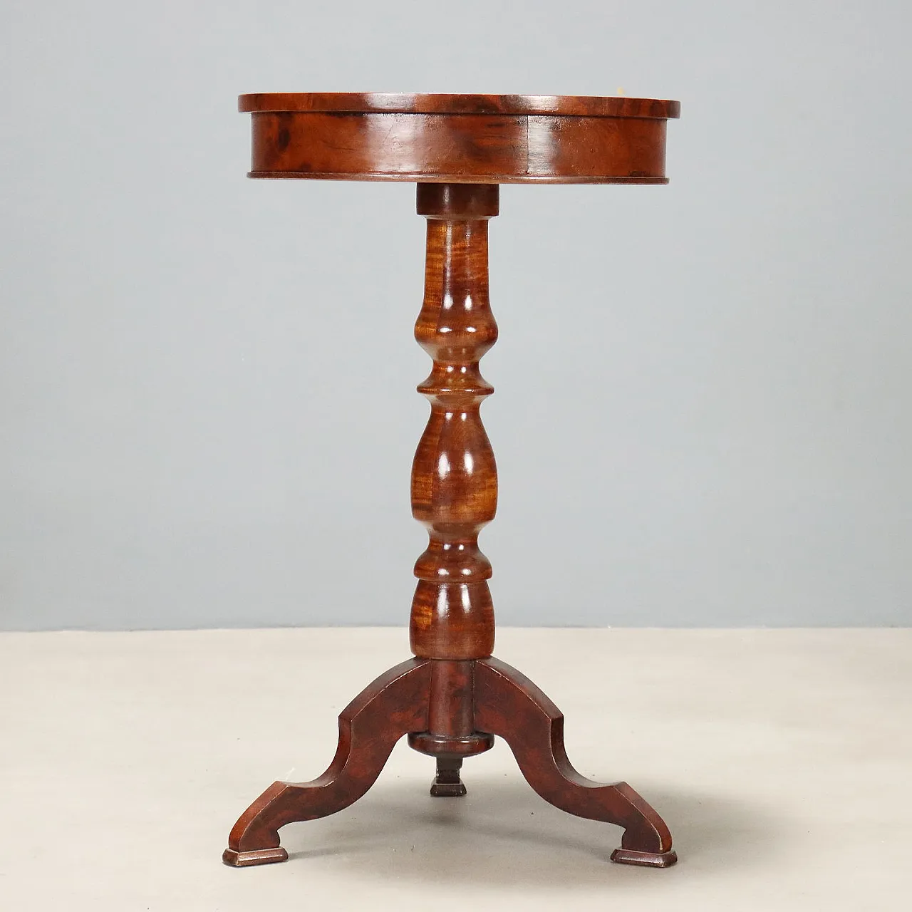 Walnut burl center table, 20th century 9