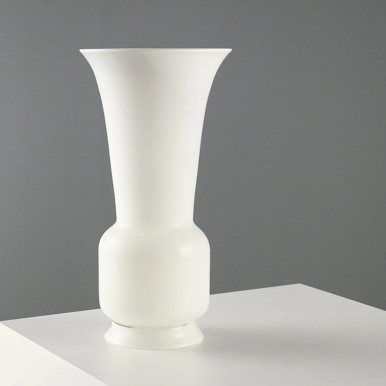 Vaso opalino bianco di Venini, '900 1