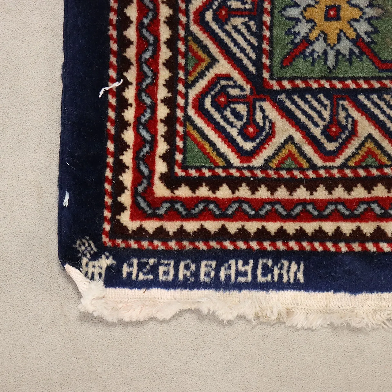 Shirvan rug in cotton and wool, late 20th century 7