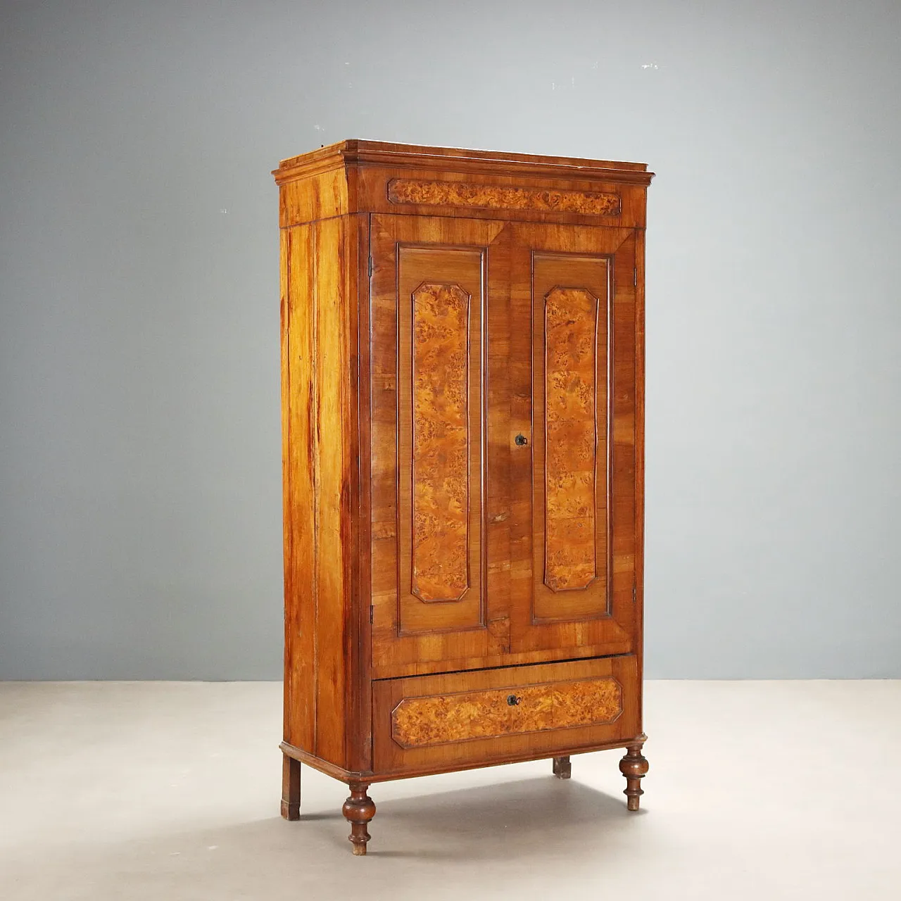 Umbertino wardrobe in walnut and walnut root, 19th century 1