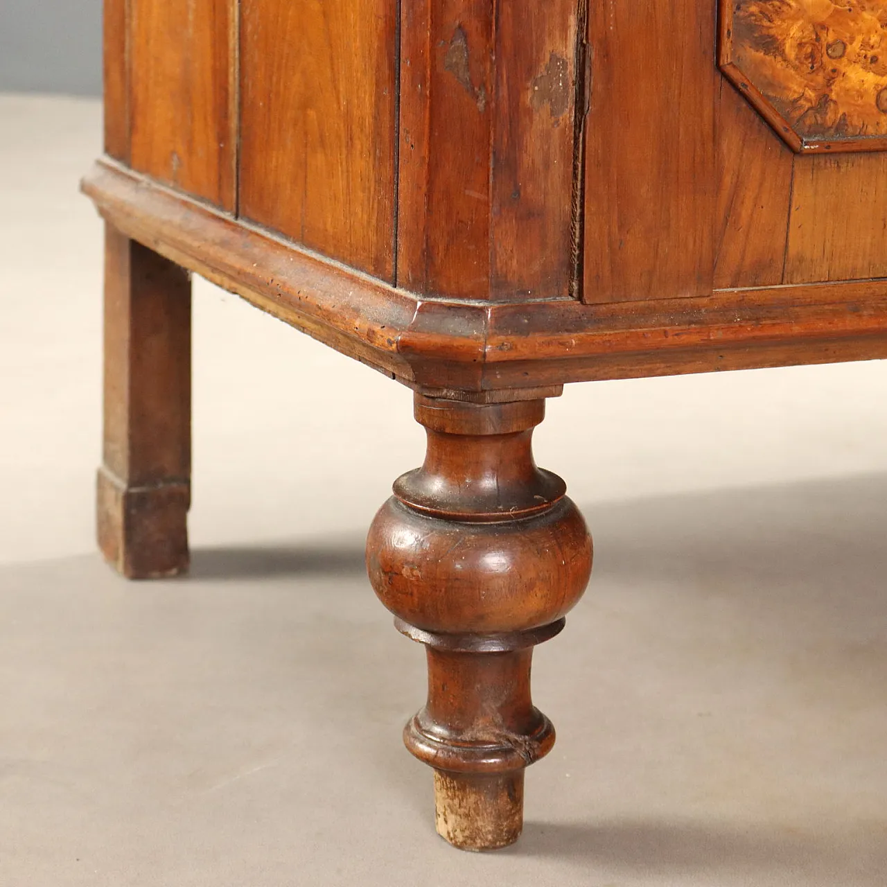 Umbertino wardrobe in walnut and walnut root, 19th century 8