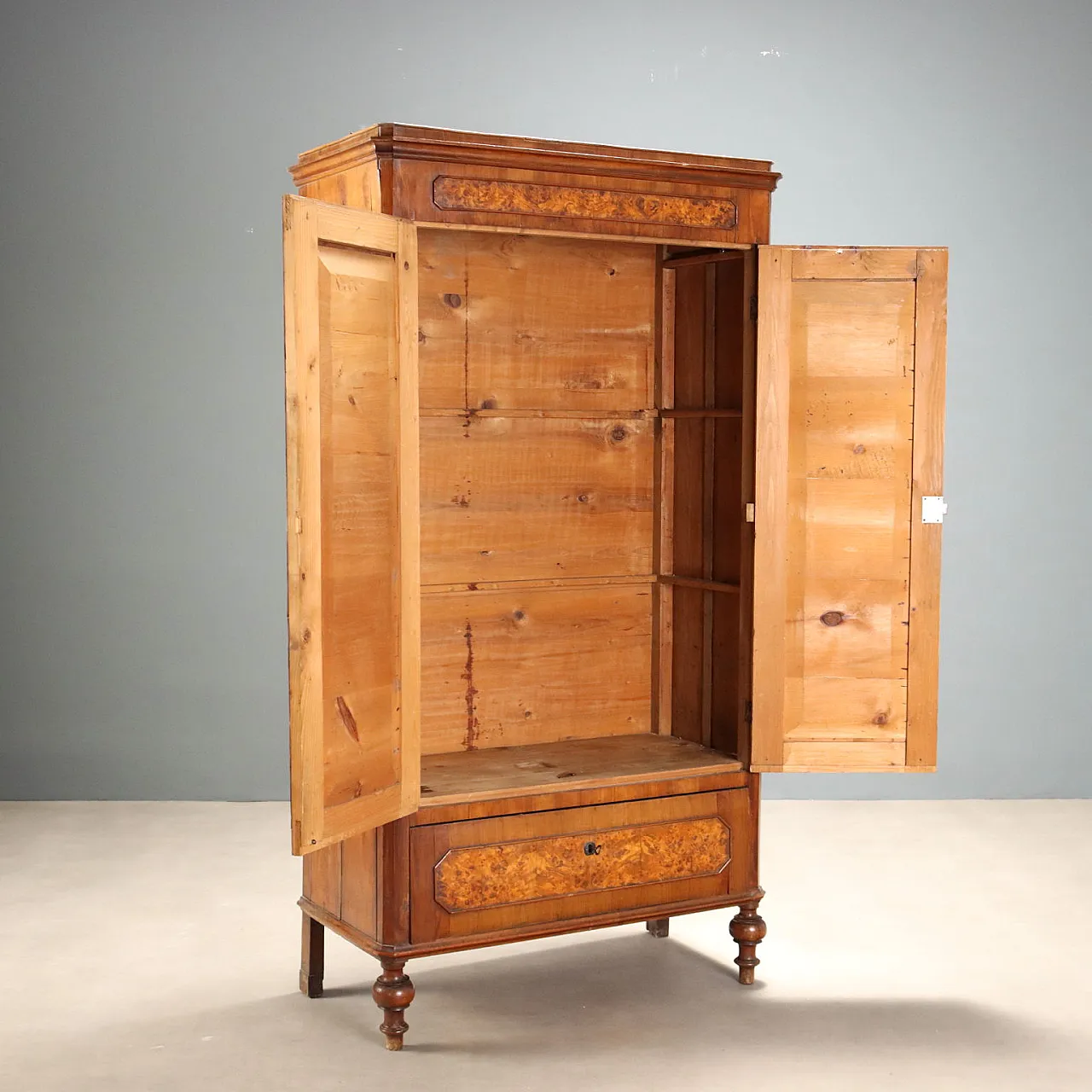 Umbertino wardrobe in walnut and walnut root, 19th century 9