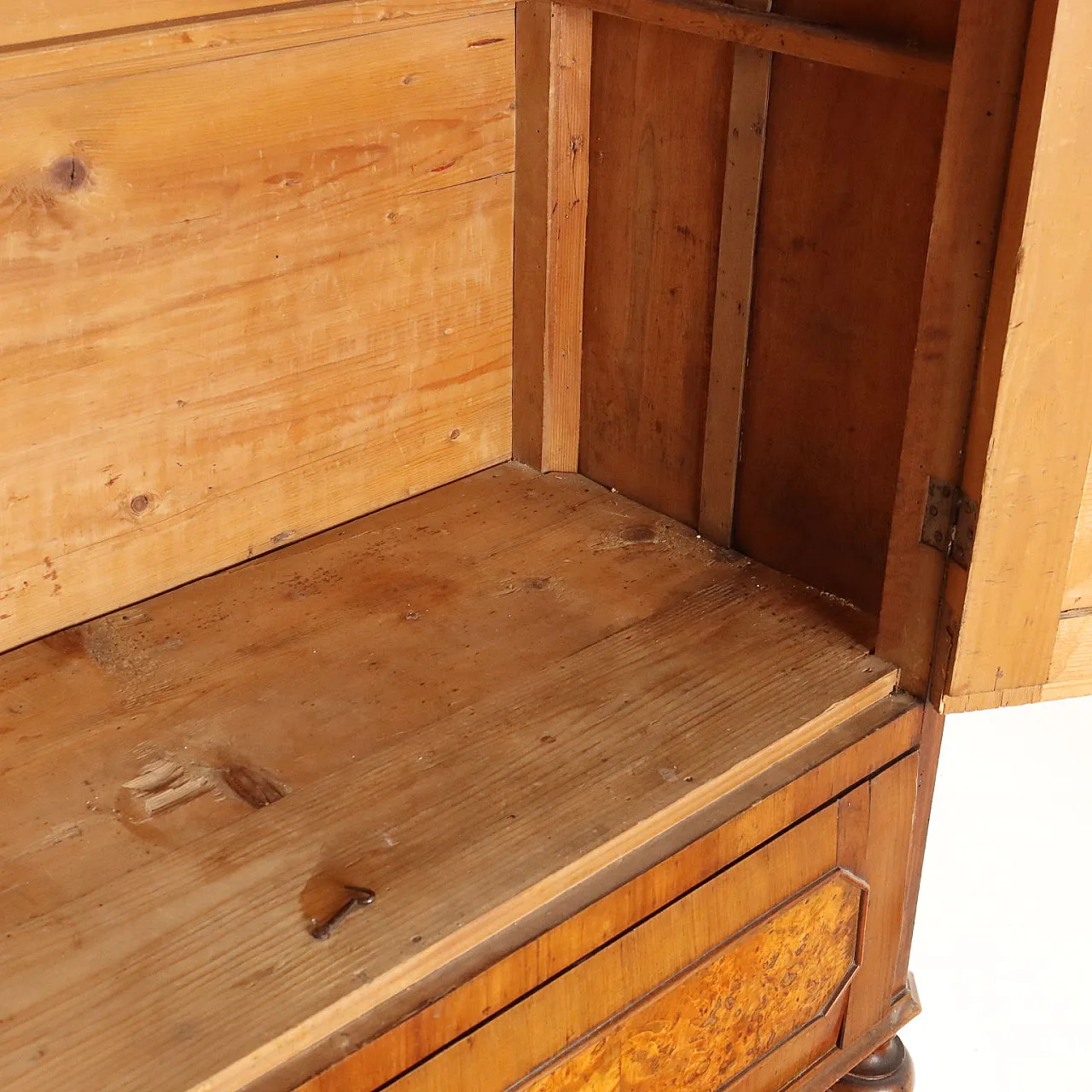 Umbertino wardrobe in walnut and walnut root, 19th century 10
