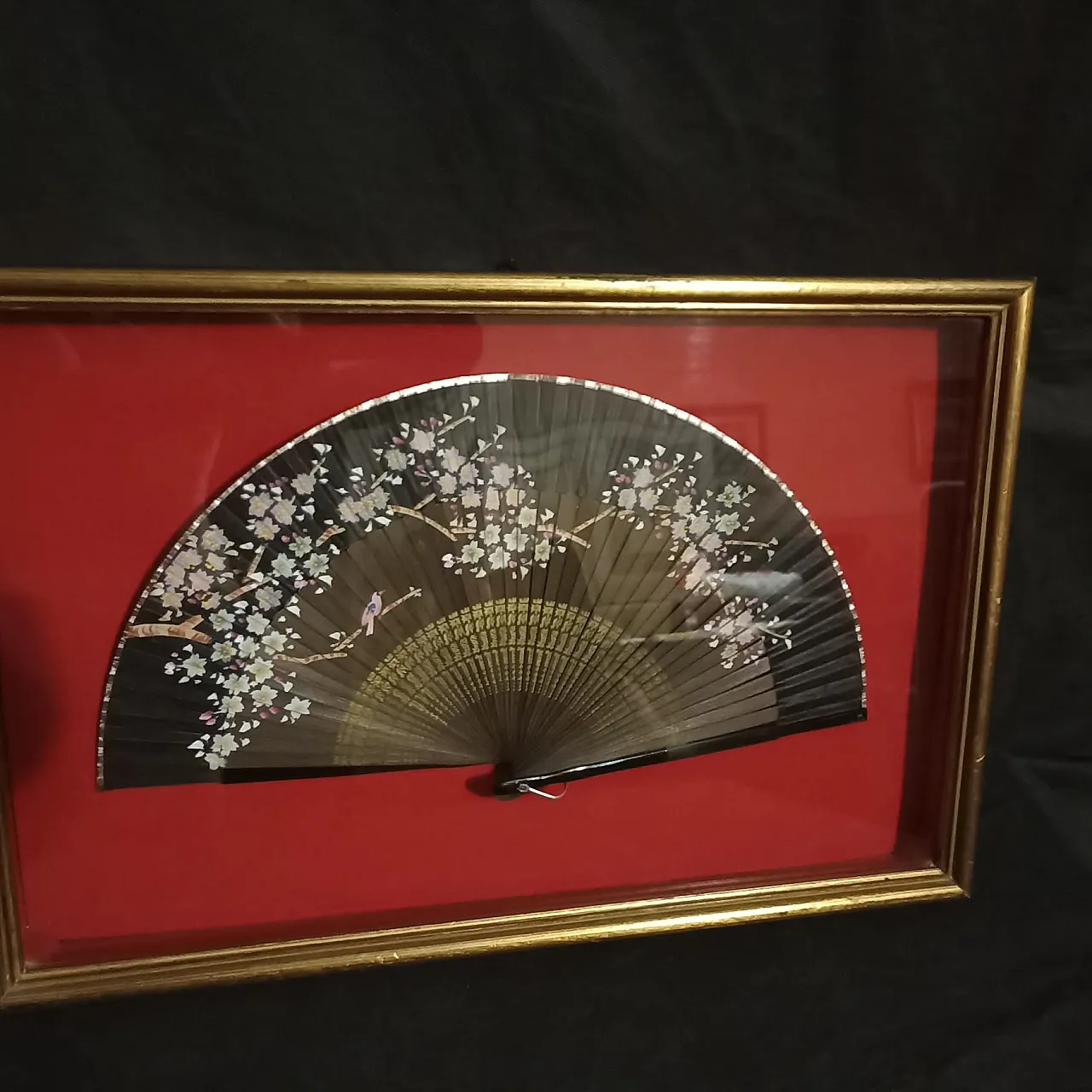 Japanese fan in a gilded wood and glass case, 1930s 1